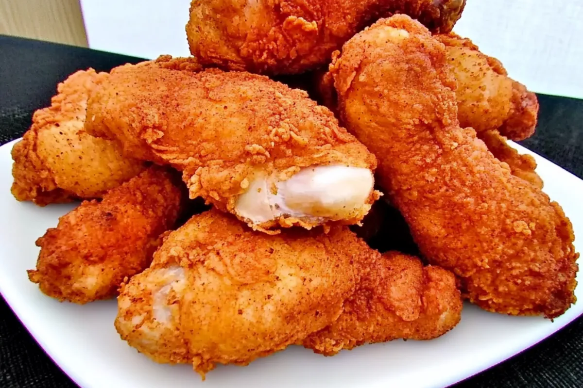 Popeye's CopyCat Fried Chicken 4 Crispy and golden-brown Popeye's CopyCat fried chicken with a spicy Cajun seasoning crust and juicy interior.