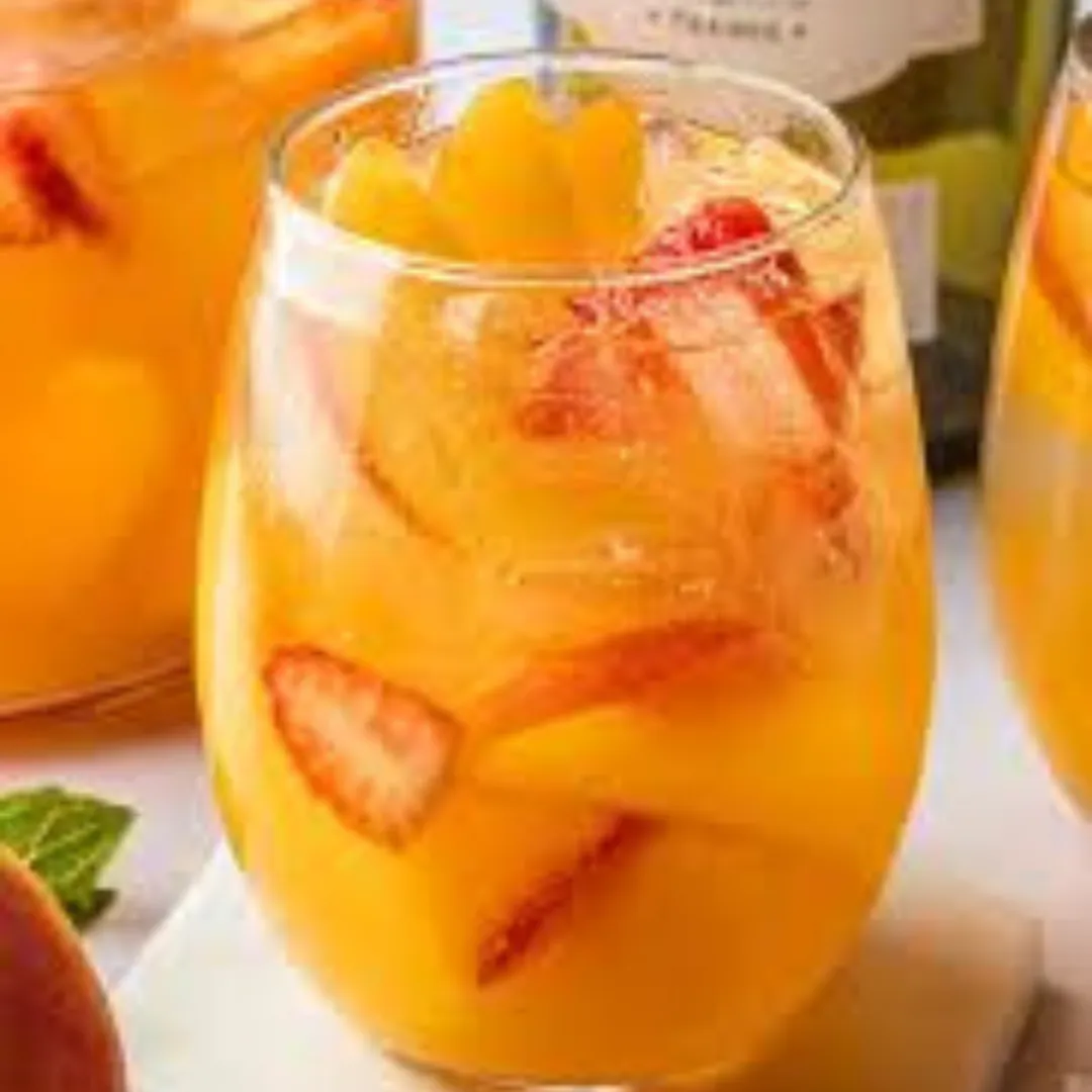 White Peach Sangria | A Gorgeous, Light, & Refreshing Summer Cocktail! 4 White Peach Sangria | Refreshing Summer Cocktail Recipe